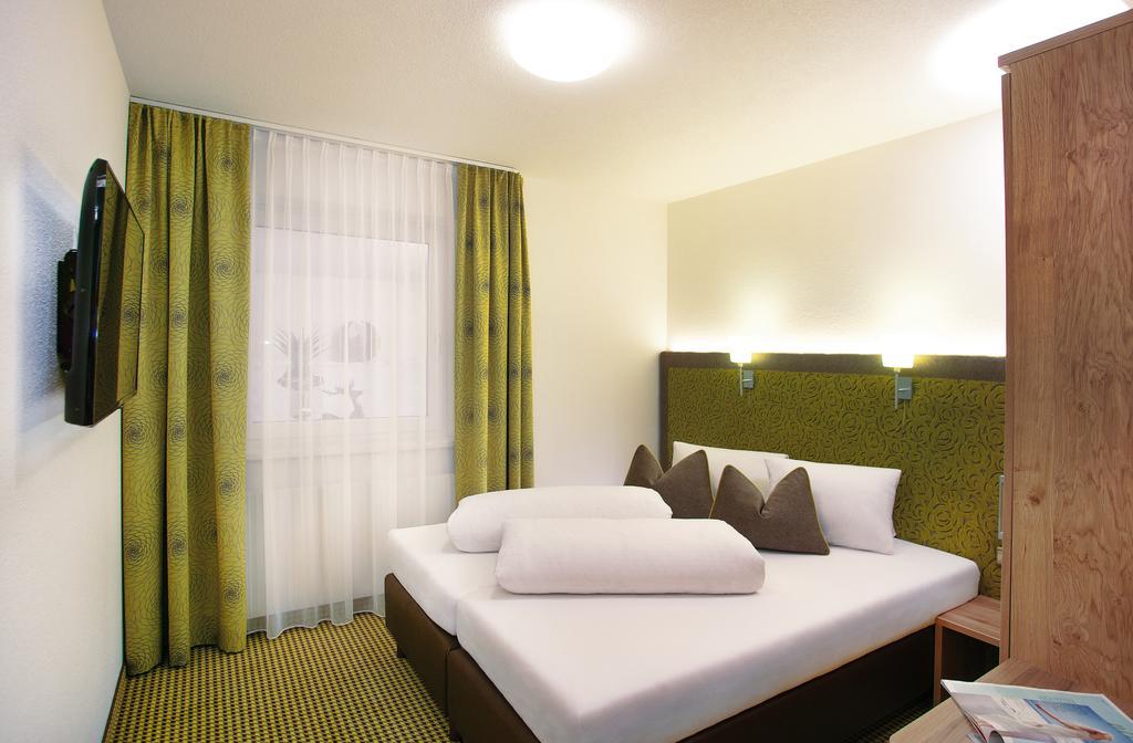 Hotel Garni Chasa Sulai Ischgl Pokoj fotografie